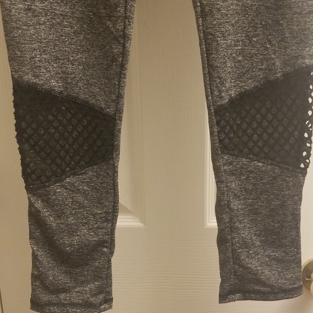 BRAND NEW exercise tights - Picture 3 of 6